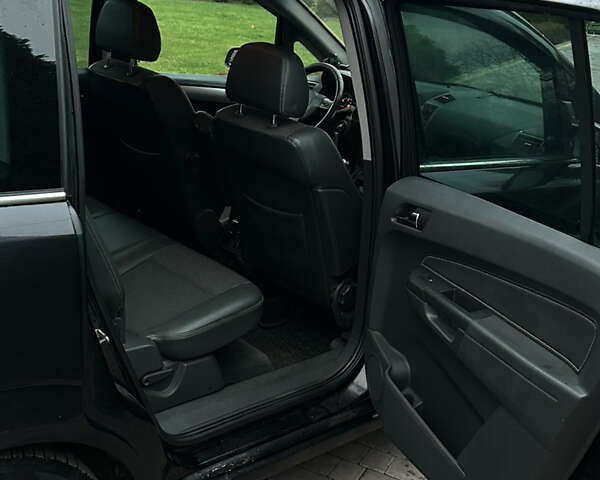 Черный Опель Зафира, объемом двигателя 1.9 л и пробегом 280 тыс. км за 4950 $, фото 13 на Automoto.ua