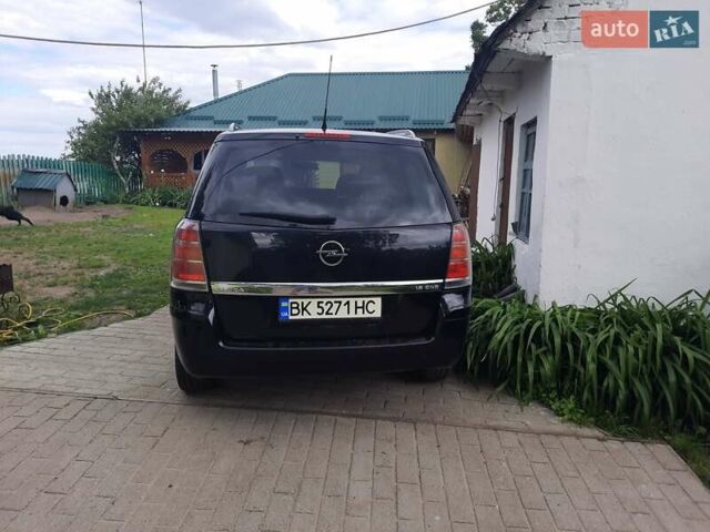 Черный Опель Зафира, объемом двигателя 1.6 л и пробегом 250 тыс. км за 4300 $, фото 5 на Automoto.ua