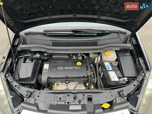 Черный Опель Зафира, объемом двигателя 1.6 л и пробегом 157 тыс. км за 5650 $, фото 24 на Automoto.ua