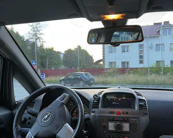 Черный Опель Зафира, объемом двигателя 1.91 л и пробегом 288 тыс. км за 5900 $, фото 11 на Automoto.ua