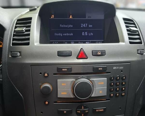 Черный Опель Зафира, объемом двигателя 1.9 л и пробегом 328 тыс. км за 7299 $, фото 12 на Automoto.ua