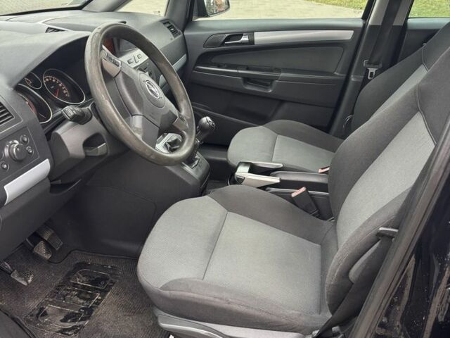 Черный Опель Зафира, объемом двигателя 1.9 л и пробегом 363 тыс. км за 6200 $, фото 6 на Automoto.ua