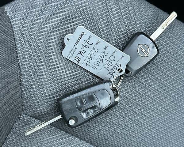 Черный Опель Зафира, объемом двигателя 1.8 л и пробегом 242 тыс. км за 5350 $, фото 42 на Automoto.ua