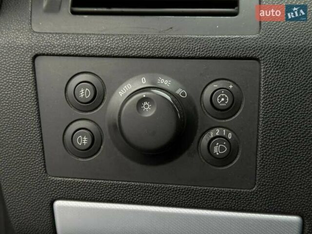 Черный Опель Зафира, объемом двигателя 1.91 л и пробегом 284 тыс. км за 5190 $, фото 14 на Automoto.ua