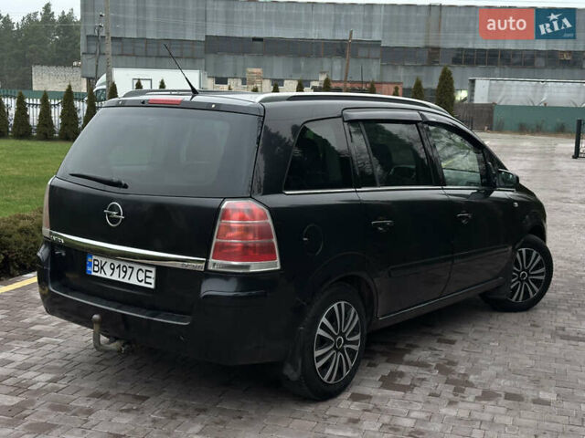 Черный Опель Зафира, объемом двигателя 1.9 л и пробегом 280 тыс. км за 4950 $, фото 3 на Automoto.ua
