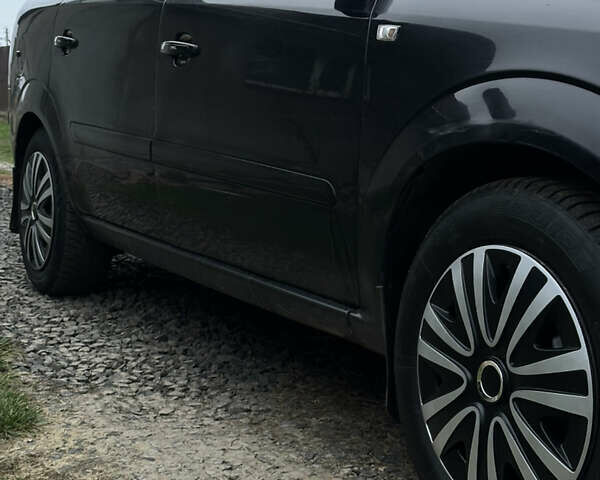 Черный Опель Зафира, объемом двигателя 1.9 л и пробегом 280 тыс. км за 4950 $, фото 6 на Automoto.ua