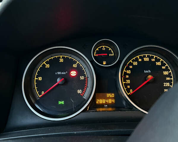 Черный Опель Зафира, объемом двигателя 1.91 л и пробегом 288 тыс. км за 5900 $, фото 16 на Automoto.ua