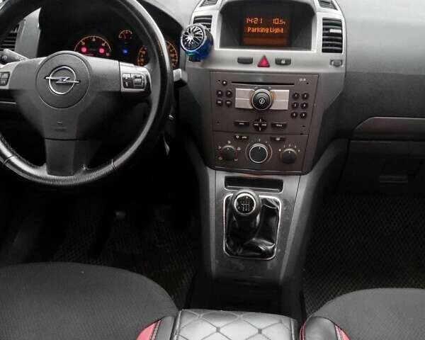 Черный Опель Зафира, объемом двигателя 1.9 л и пробегом 50 тыс. км за 6500 $, фото 7 на Automoto.ua