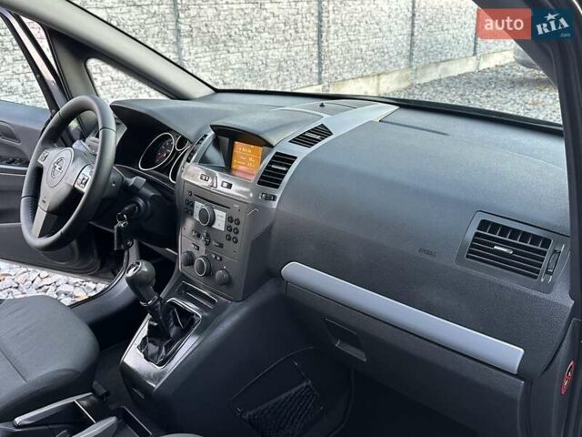 Черный Опель Зафира, объемом двигателя 1.8 л и пробегом 242 тыс. км за 5350 $, фото 72 на Automoto.ua