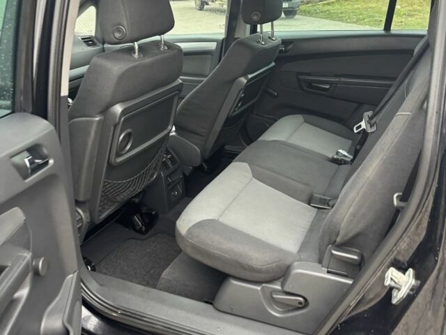 Черный Опель Зафира, объемом двигателя 1.9 л и пробегом 363 тыс. км за 6200 $, фото 5 на Automoto.ua