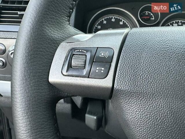 Черный Опель Зафира, объемом двигателя 1.8 л и пробегом 242 тыс. км за 5350 $, фото 41 на Automoto.ua