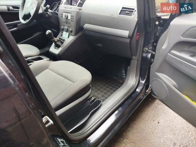 Черный Опель Зафира, объемом двигателя 1.6 л и пробегом 292 тыс. км за 4000 $, фото 1 на Automoto.ua