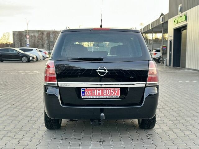 Черный Опель Зафира, объемом двигателя 1.6 л и пробегом 194 тыс. км за 5300 $, фото 2 на Automoto.ua