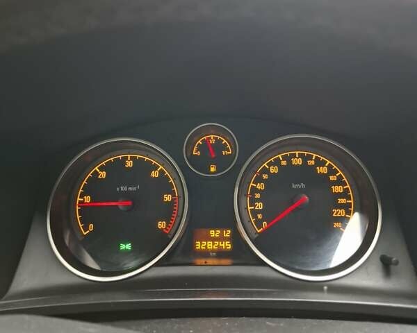 Черный Опель Зафира, объемом двигателя 1.9 л и пробегом 328 тыс. км за 6299 $, фото 11 на Automoto.ua