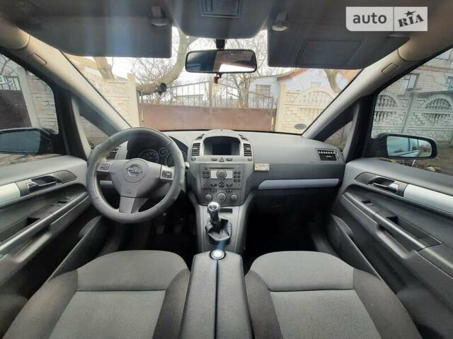 Черный Опель Зафира, объемом двигателя 1.6 л и пробегом 236 тыс. км за 5800 $, фото 5 на Automoto.ua