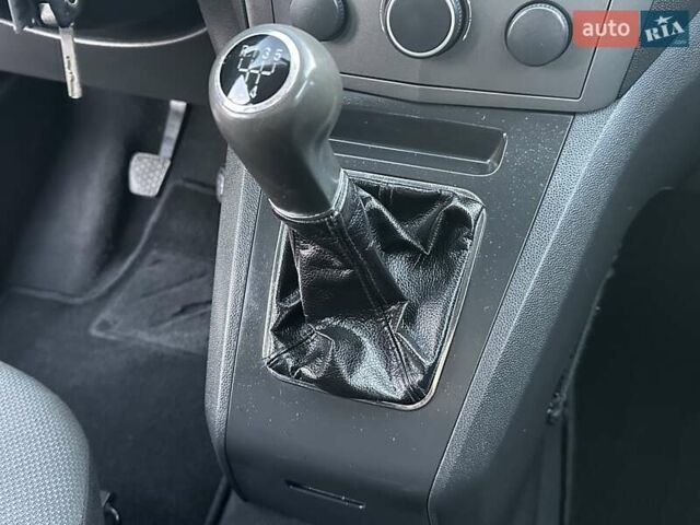 Черный Опель Зафира, объемом двигателя 1.8 л и пробегом 242 тыс. км за 5350 $, фото 40 на Automoto.ua