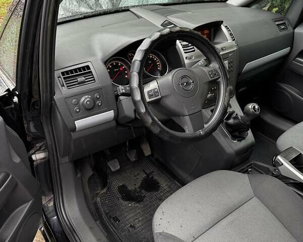 Черный Опель Зафира, объемом двигателя 1.6 л и пробегом 217 тыс. км за 6100 $, фото 12 на Automoto.ua