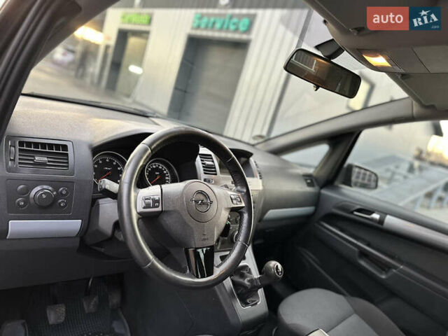 Черный Опель Зафира, объемом двигателя 1.6 л и пробегом 194 тыс. км за 5300 $, фото 64 на Automoto.ua