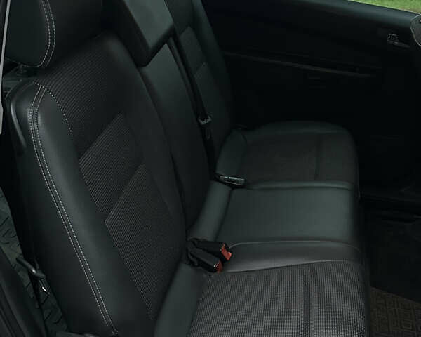 Черный Опель Зафира, объемом двигателя 1.9 л и пробегом 280 тыс. км за 4950 $, фото 14 на Automoto.ua