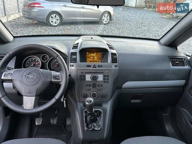 Черный Опель Зафира, объемом двигателя 1.8 л и пробегом 242 тыс. км за 5350 $, фото 60 на Automoto.ua