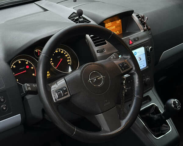 Черный Опель Зафира, объемом двигателя 1.9 л и пробегом 280 тыс. км за 4950 $, фото 5 на Automoto.ua