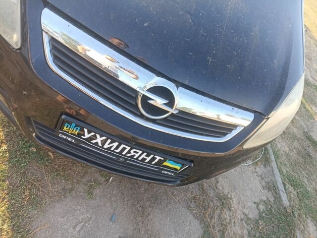 Черный Опель Зафира, объемом двигателя 1 л и пробегом 2 тыс. км за 5000 $, фото 2 на Automoto.ua