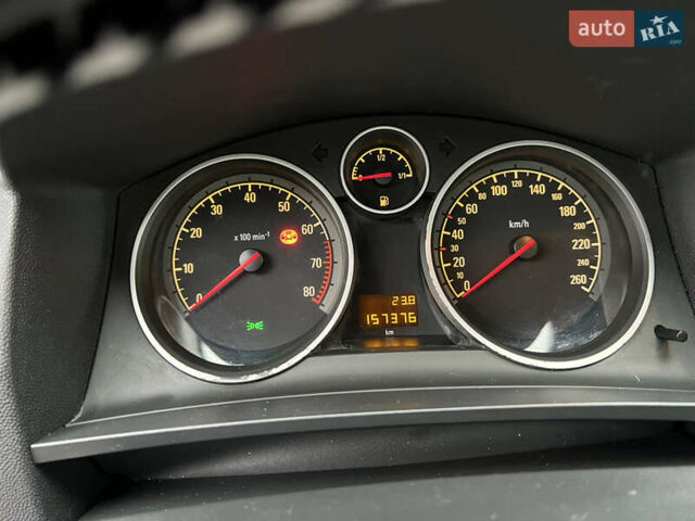 Черный Опель Зафира, объемом двигателя 1.6 л и пробегом 157 тыс. км за 5650 $, фото 16 на Automoto.ua