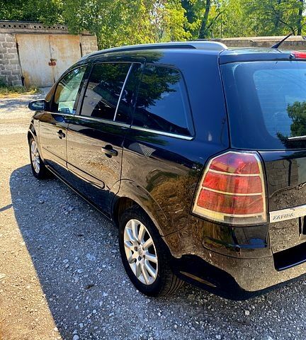Чорний Опель Зафіра, об'ємом двигуна 1.9 л та пробігом 310 тис. км за 4800 $, фото 4 на Automoto.ua