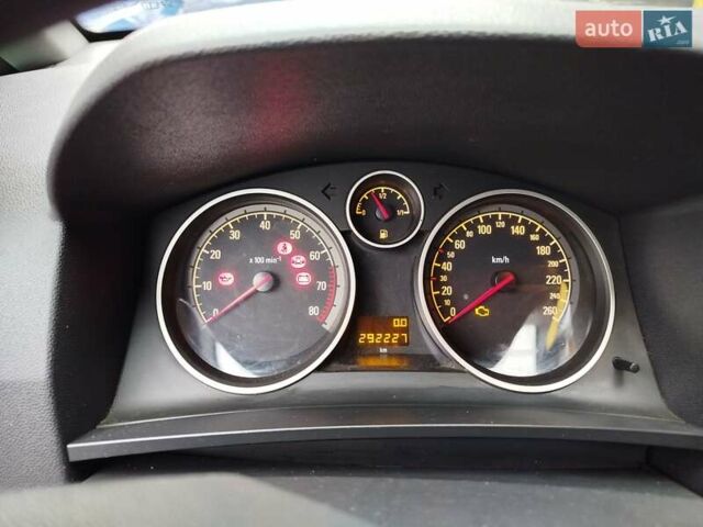 Черный Опель Зафира, объемом двигателя 1.6 л и пробегом 292 тыс. км за 4000 $, фото 7 на Automoto.ua