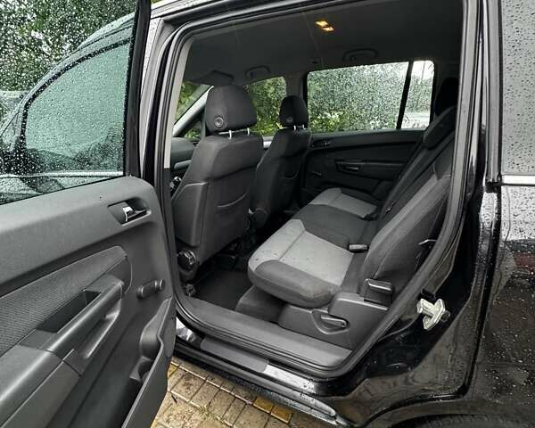 Черный Опель Зафира, объемом двигателя 1.6 л и пробегом 217 тыс. км за 6100 $, фото 10 на Automoto.ua