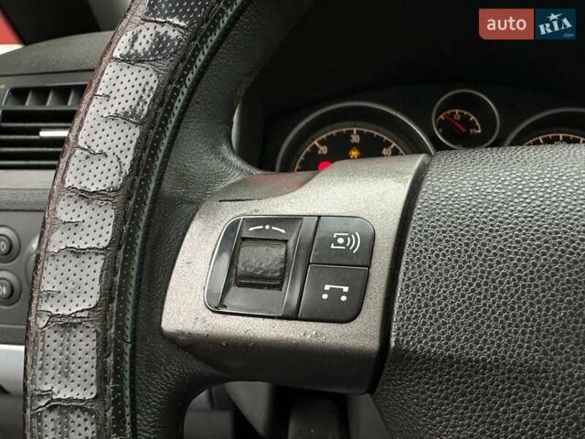 Черный Опель Зафира, объемом двигателя 1.91 л и пробегом 284 тыс. км за 5190 $, фото 18 на Automoto.ua