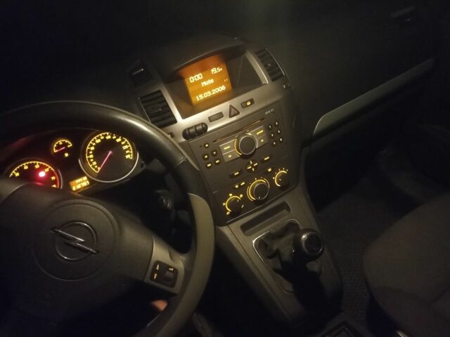 Черный Опель Зафира, объемом двигателя 1 л и пробегом 2 тыс. км за 6000 $, фото 6 на Automoto.ua