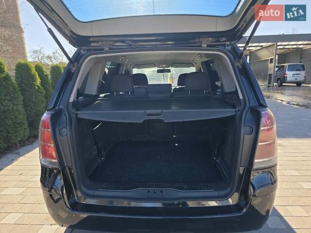 Черный Опель Зафира, объемом двигателя 1.9 л и пробегом 215 тыс. км за 6000 $, фото 17 на Automoto.ua