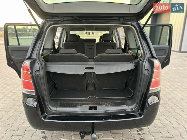 Черный Опель Зафира, объемом двигателя 1.6 л и пробегом 194 тыс. км за 5300 $, фото 123 на Automoto.ua