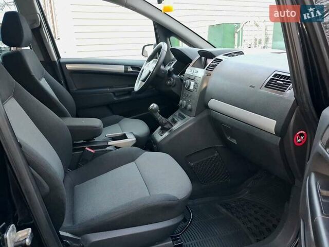 Черный Опель Зафира, объемом двигателя 1.8 л и пробегом 175 тыс. км за 4950 $, фото 11 на Automoto.ua