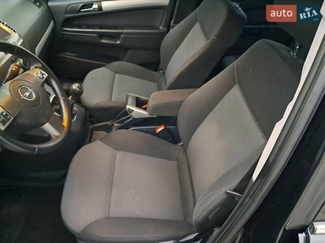 Черный Опель Зафира, объемом двигателя 1.8 л и пробегом 275 тыс. км за 5450 $, фото 60 на Automoto.ua