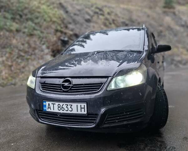 Черный Опель Зафира, объемом двигателя 1.9 л и пробегом 328 тыс. км за 7299 $, фото 5 на Automoto.ua