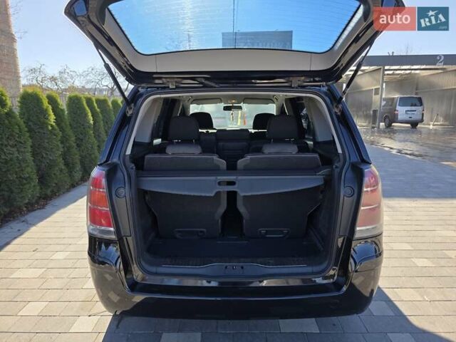 Черный Опель Зафира, объемом двигателя 1.9 л и пробегом 215 тыс. км за 6000 $, фото 15 на Automoto.ua