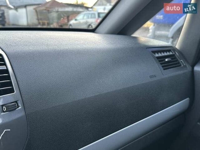 Черный Опель Зафира, объемом двигателя 1.8 л и пробегом 242 тыс. км за 5350 $, фото 47 на Automoto.ua