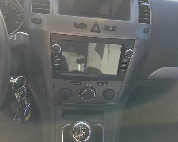 Черный Опель Зафира, объемом двигателя 1.9 л и пробегом 215 тыс. км за 6000 $, фото 12 на Automoto.ua