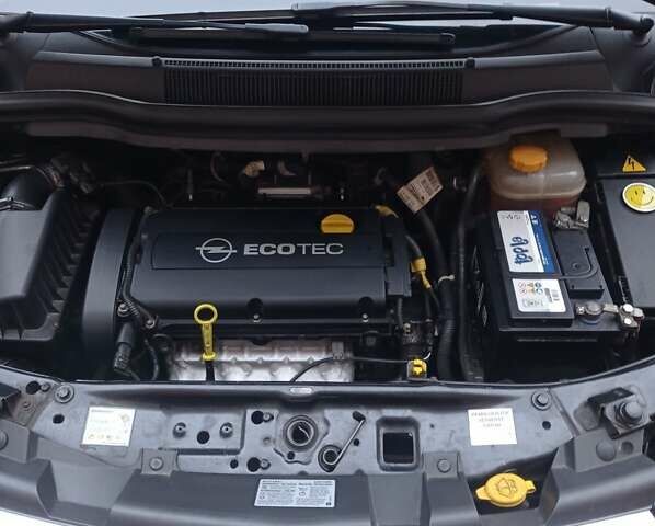 Черный Опель Зафира, объемом двигателя 1.8 л и пробегом 238 тыс. км за 5200 $, фото 4 на Automoto.ua