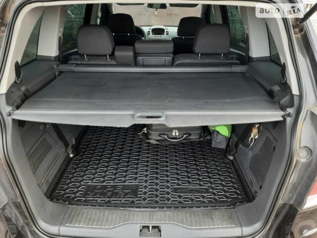 Черный Опель Зафира, объемом двигателя 1.6 л и пробегом 236 тыс. км за 5800 $, фото 7 на Automoto.ua