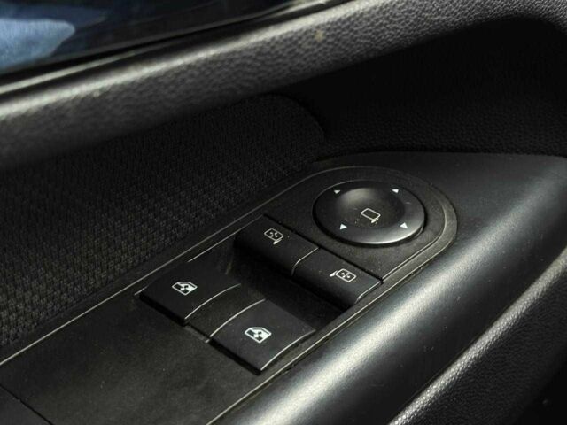 Чорний Опель Зафіра, об'ємом двигуна 0 л та пробігом 284 тис. км за 5190 $, фото 15 на Automoto.ua