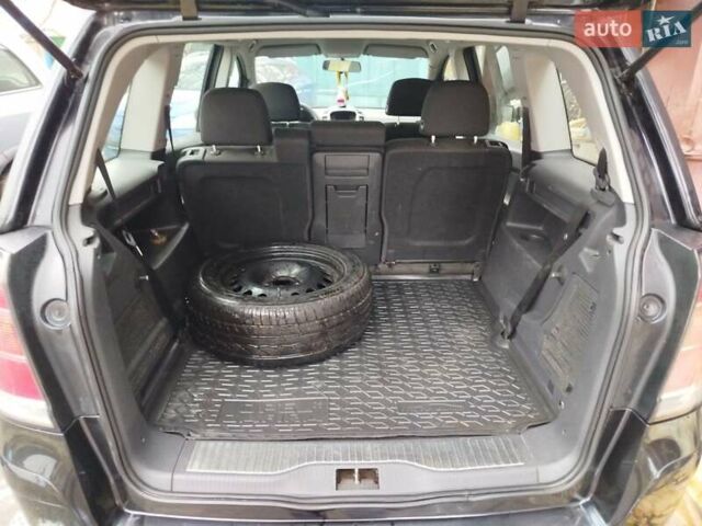 Черный Опель Зафира, объемом двигателя 1.6 л и пробегом 292 тыс. км за 4000 $, фото 4 на Automoto.ua