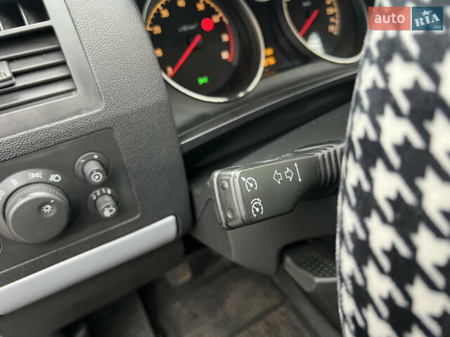 Черный Опель Зафира, объемом двигателя 1.6 л и пробегом 157 тыс. км за 5650 $, фото 15 на Automoto.ua