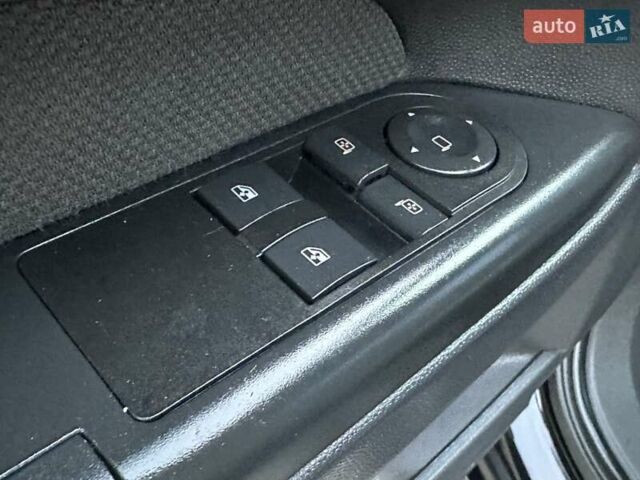 Черный Опель Зафира, объемом двигателя 1.8 л и пробегом 242 тыс. км за 5350 $, фото 32 на Automoto.ua