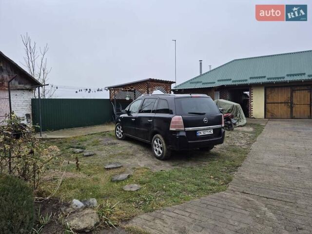 Черный Опель Зафира, объемом двигателя 1.6 л и пробегом 250 тыс. км за 4300 $, фото 1 на Automoto.ua