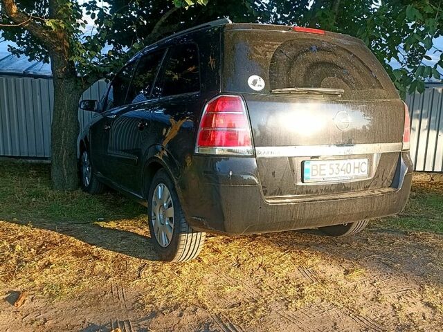 Черный Опель Зафира, объемом двигателя 1.6 л и пробегом 20 тыс. км за 5000 $, фото 5 на Automoto.ua