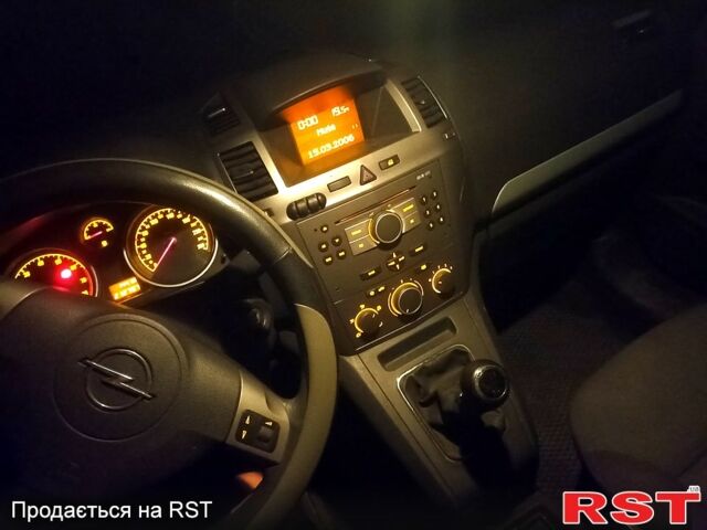 Черный Опель Зафира, объемом двигателя 1.6 л и пробегом 20 тыс. км за 5000 $, фото 6 на Automoto.ua