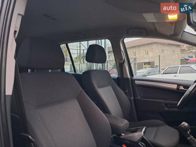 Черный Опель Зафира, объемом двигателя 1.8 л и пробегом 275 тыс. км за 5450 $, фото 55 на Automoto.ua